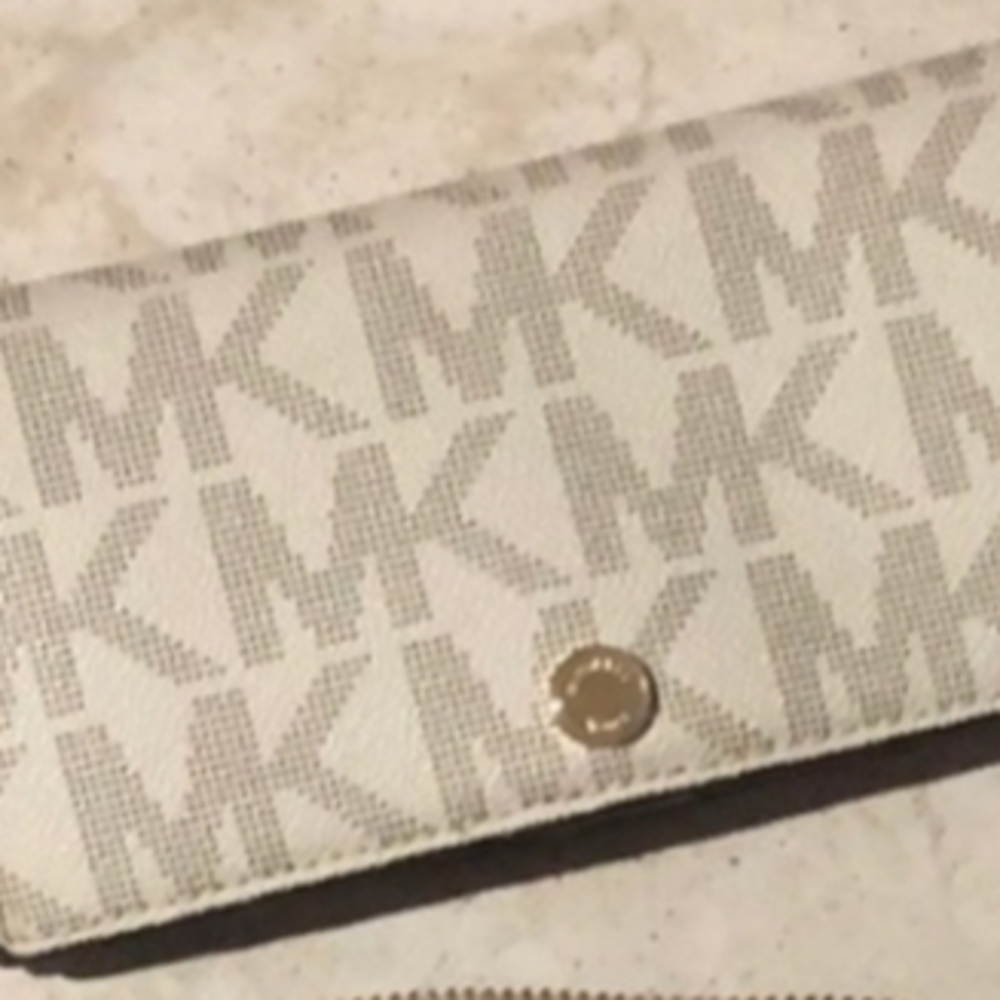 Michael Kors Cream Wallet And Purse